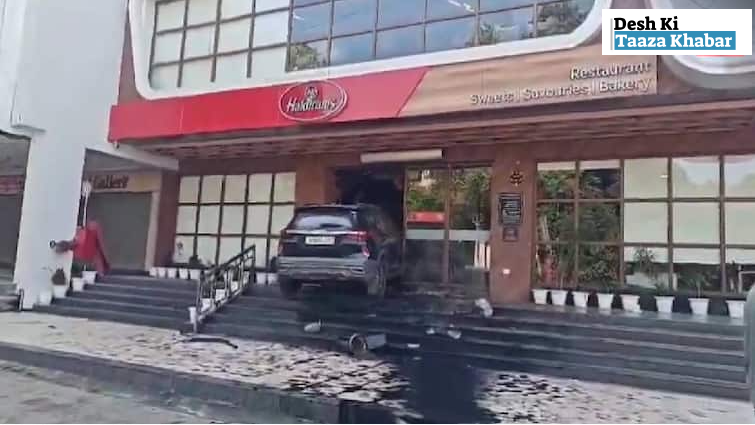 Car Accident Viral Video: High-Speed Collision at Haldiram Restaurant in Agra